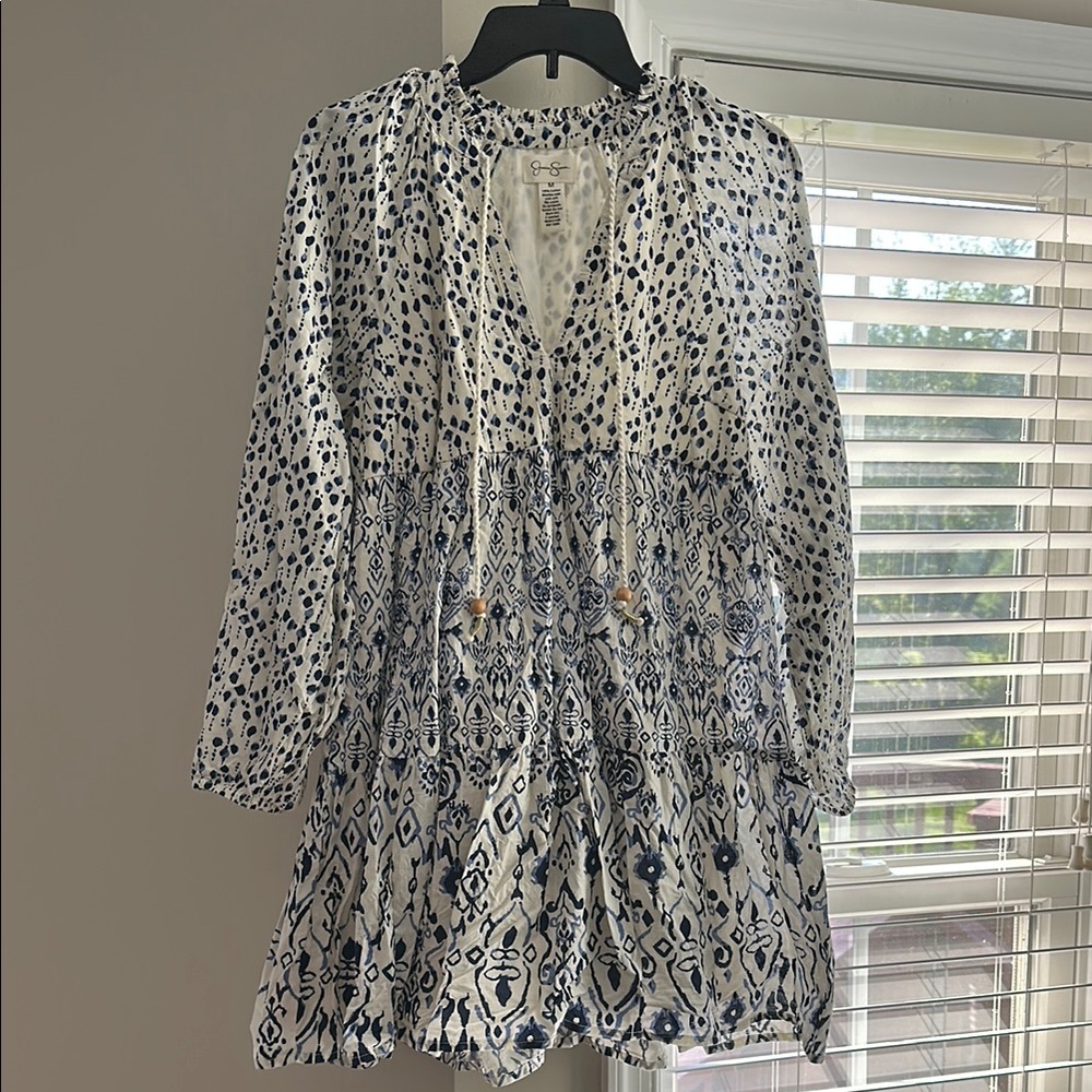 Chic Blue and White Patterned Dress